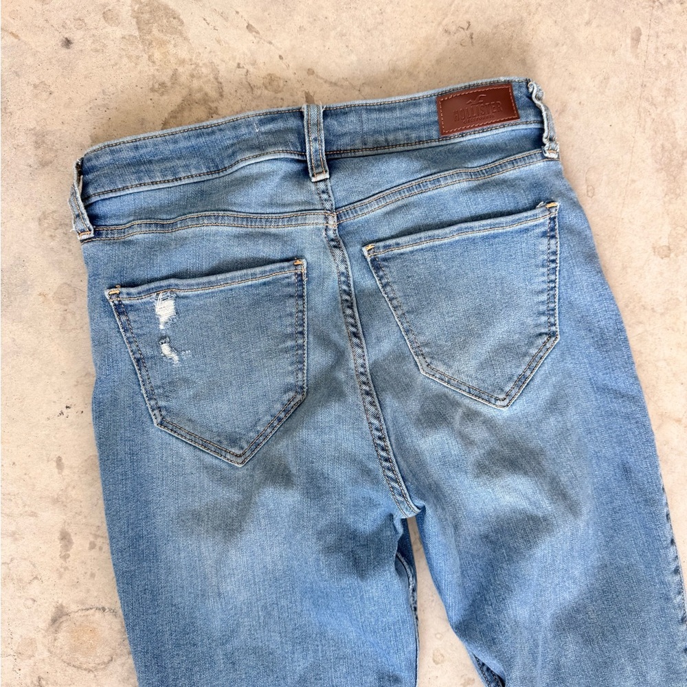 Hollister Distressed Curvy High Rise Flare Size 8/29S - Picture 6 of 10
